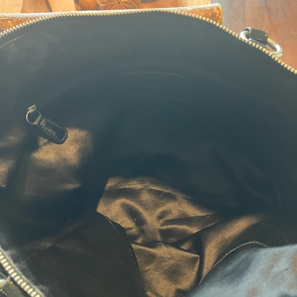 Coach Black poppy signature Shoulder Bag in beautiful used condition! - Picture 7 of 8